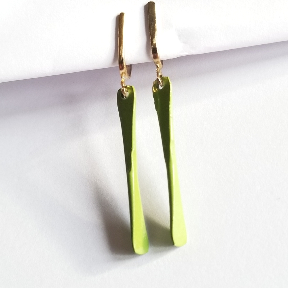 Vintage earrings green enamel retro dainty mod screwback screw back